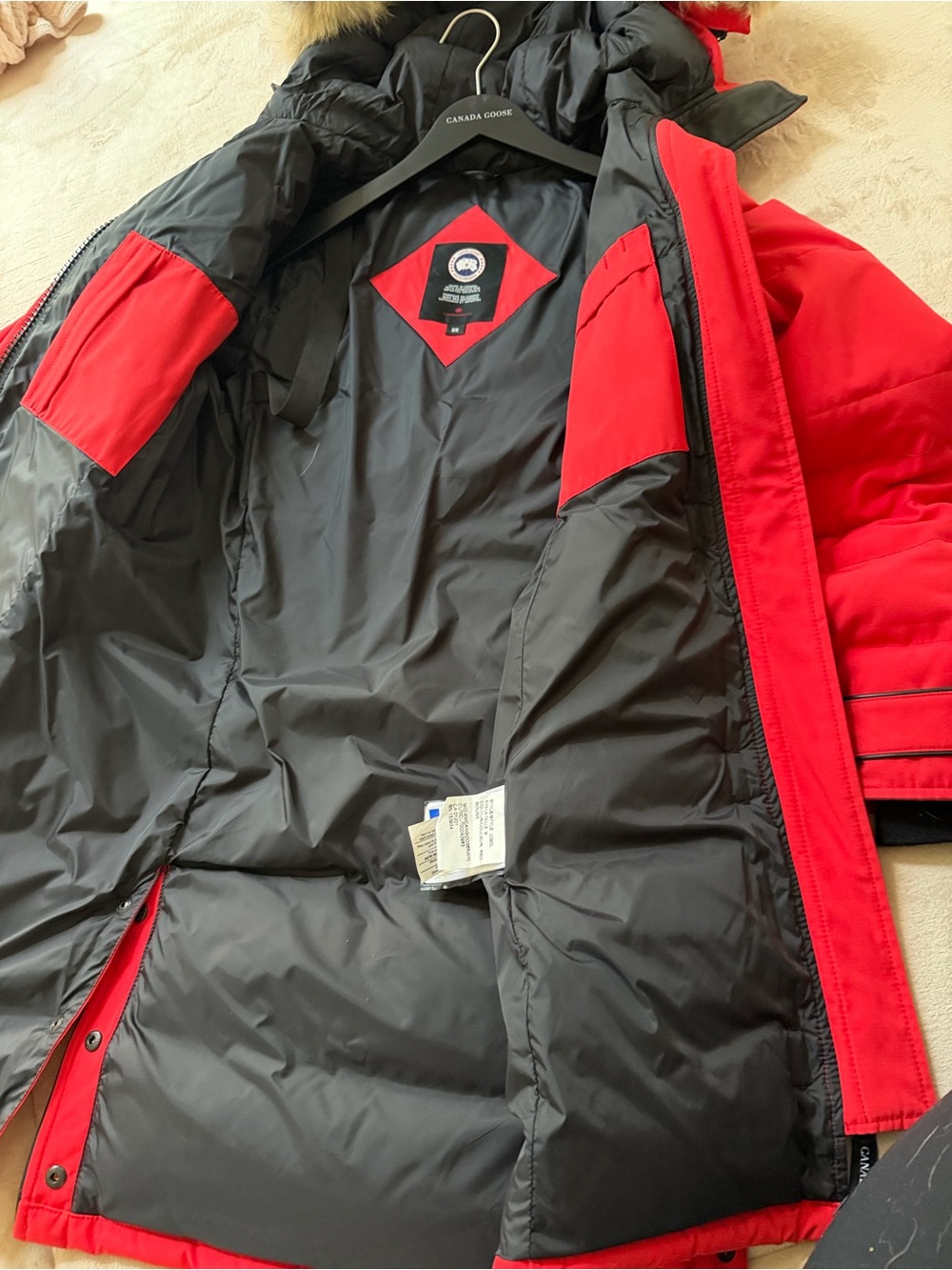 Canada Goose Red Hooded Down Puffer Coat size M NEVER WORN - Picture 8 of 15
